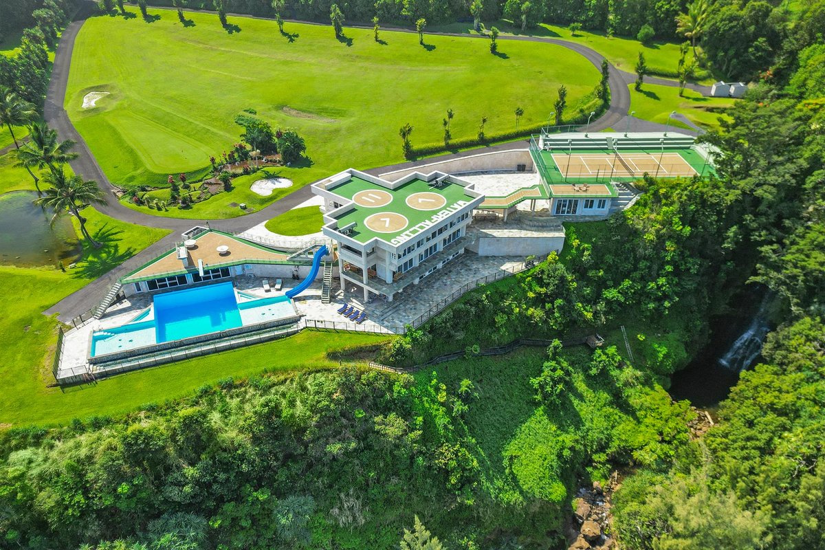 Waterfalling Estate: Oceanfront Luxury w/ Pool