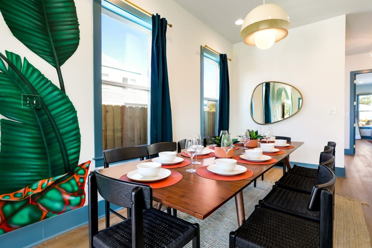 Modern Urban Oasis w/ Heated Pool, Patio & Parking gallery image 4