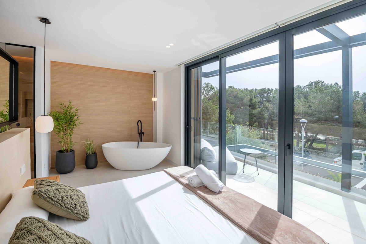 Chalet de lujo con piscina delante de la playa. gallery image 4