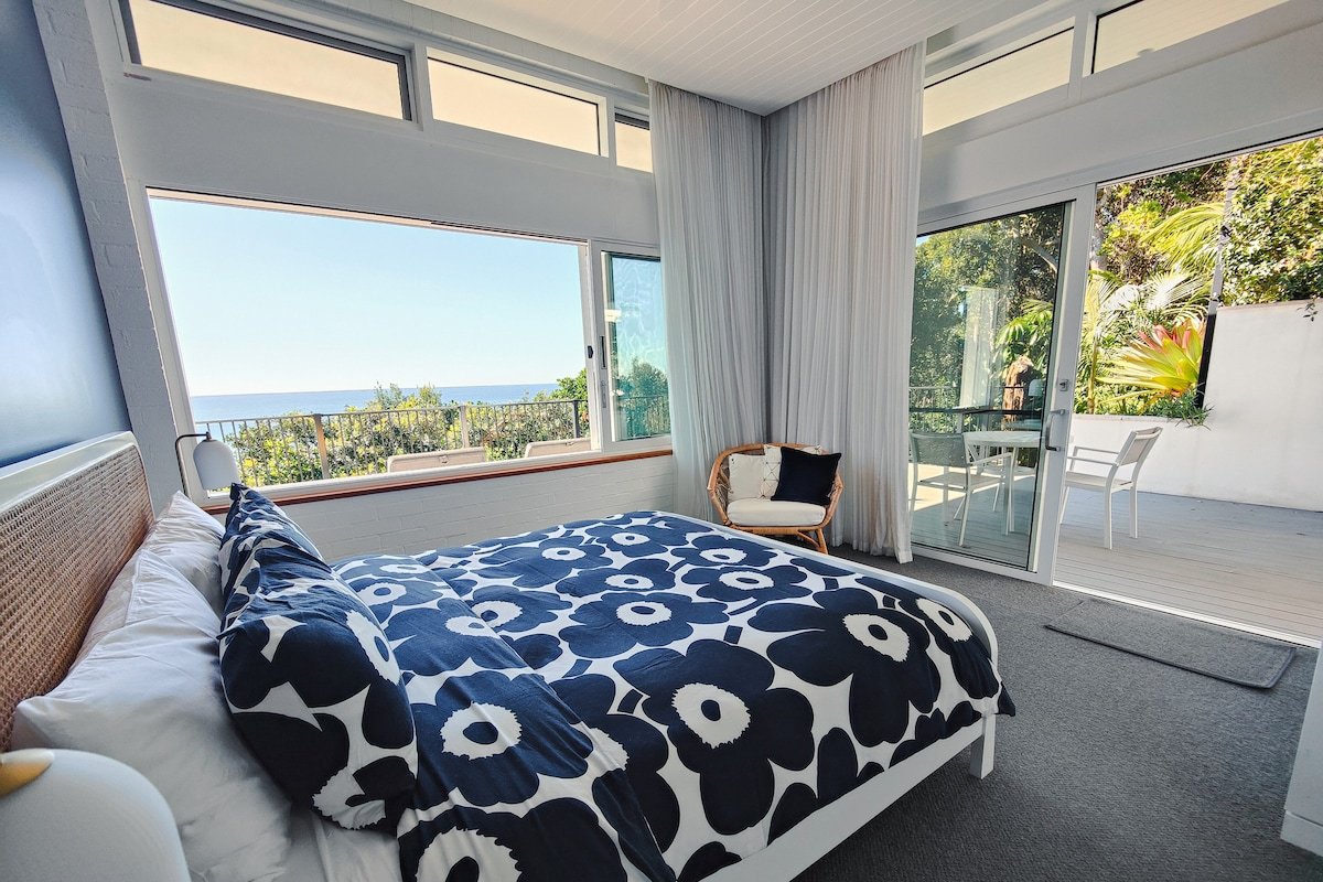 Wave Hill & Pool House. Two homes. One property. gallery image 4