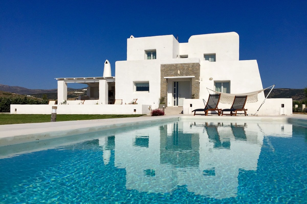 Villa Aria with private pool next to Naoussa gallery image 4