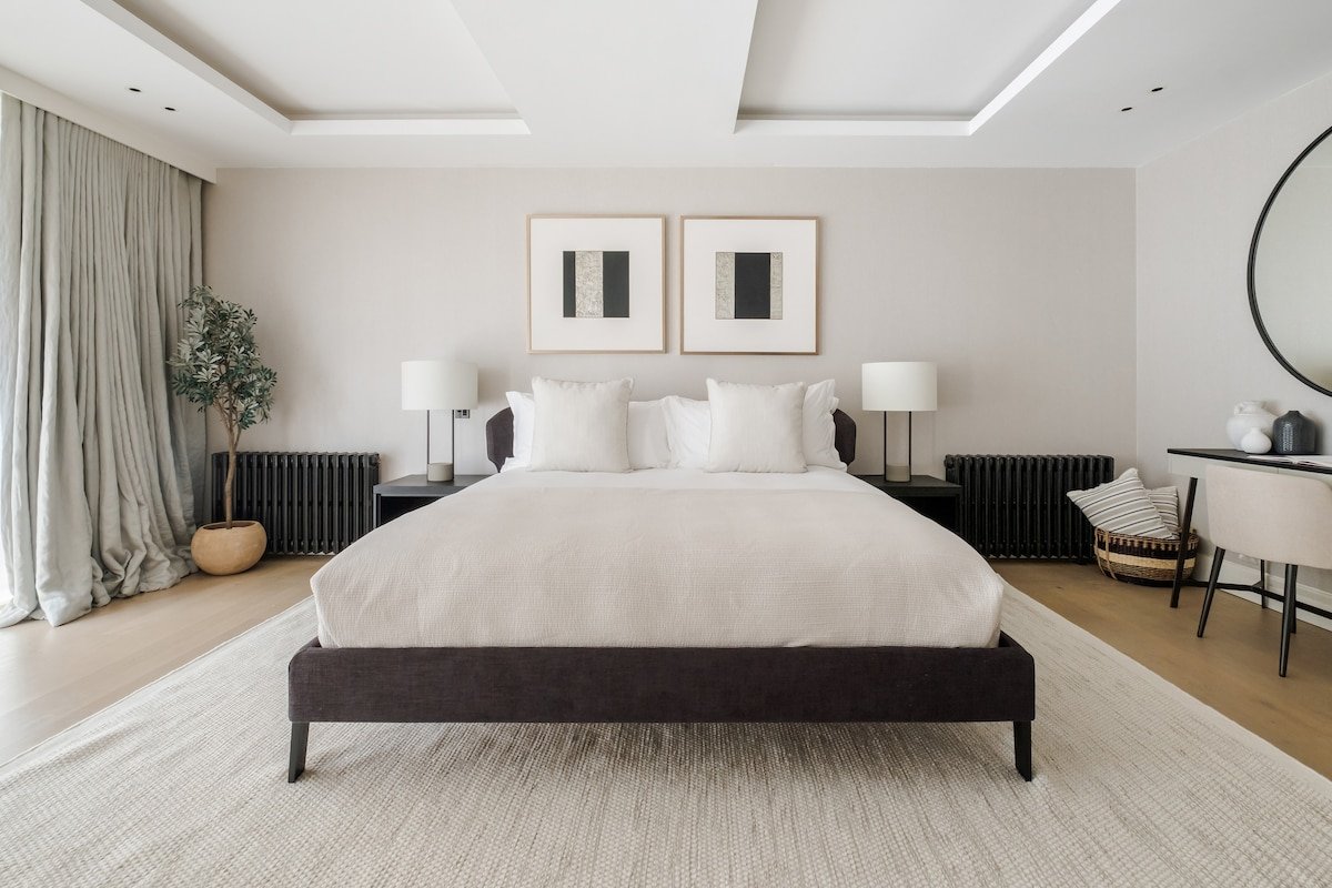 Spectacular Mayfair Penthouse with Sky Views gallery image 4