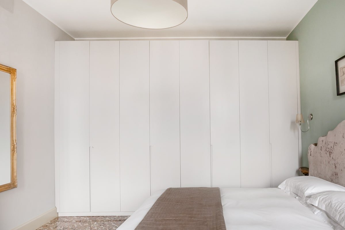 Palazzina Canal Apartment gallery image 4