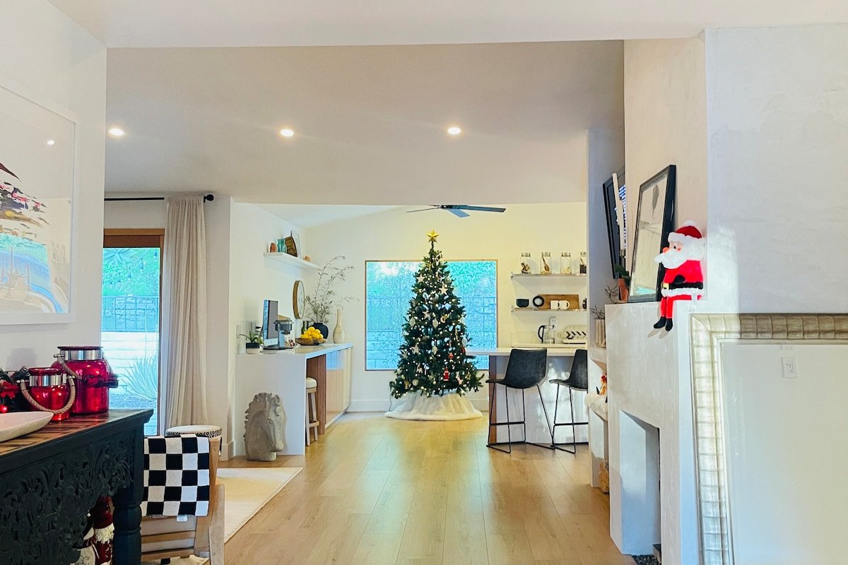 The MoonLight Home | Holiday Ready Los Angeles gallery image 3