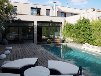 Designer house, walking distance to center, pool.