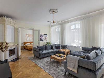 Spacious 3bd Old Town apartment with view & AC