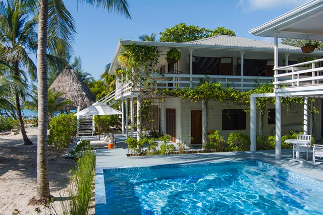 Beachfront w/pool, firepit, family getaway.