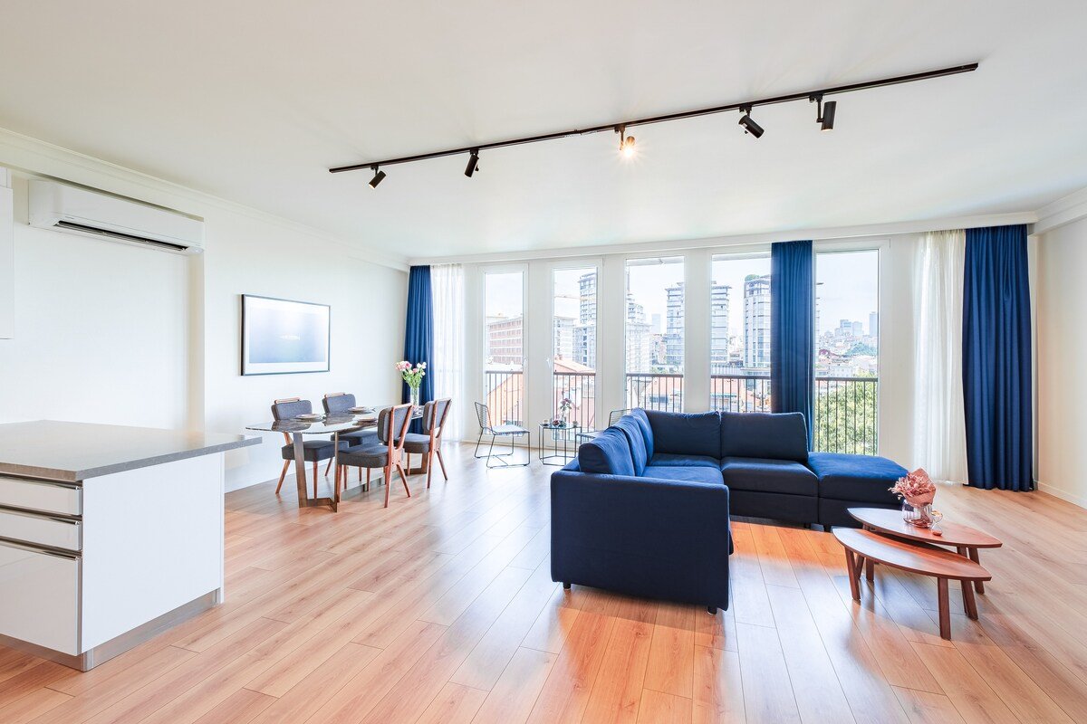 Homie Suites | 2br Duplex Penthouse w terrace #M09 gallery image 4