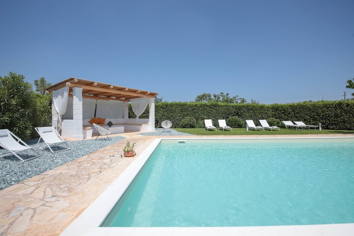 Trulli Greta, luxury villa with wonderful pool gallery image 4