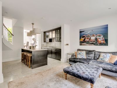 Elegant 3-Bed Belgravia Townhouse + Garden