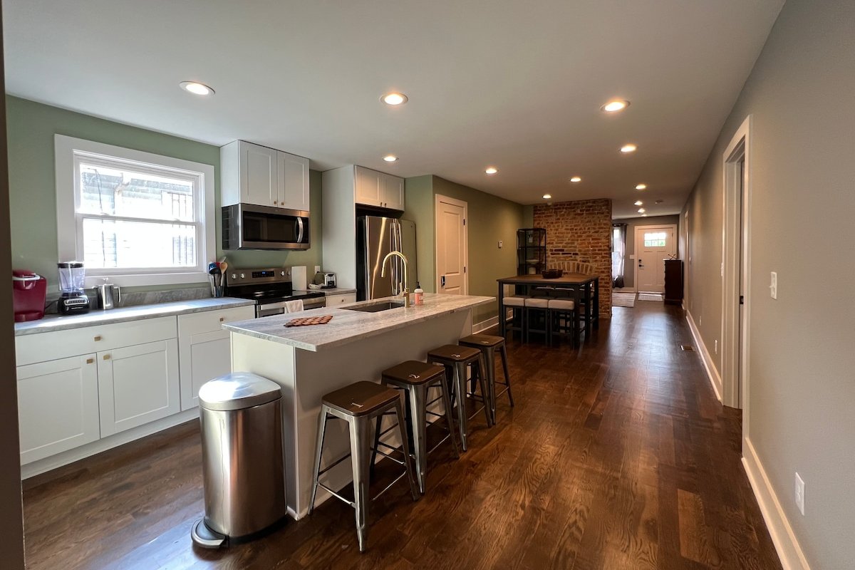 5 bedroom 5 bathroom Cottage at 5 points gallery image 3