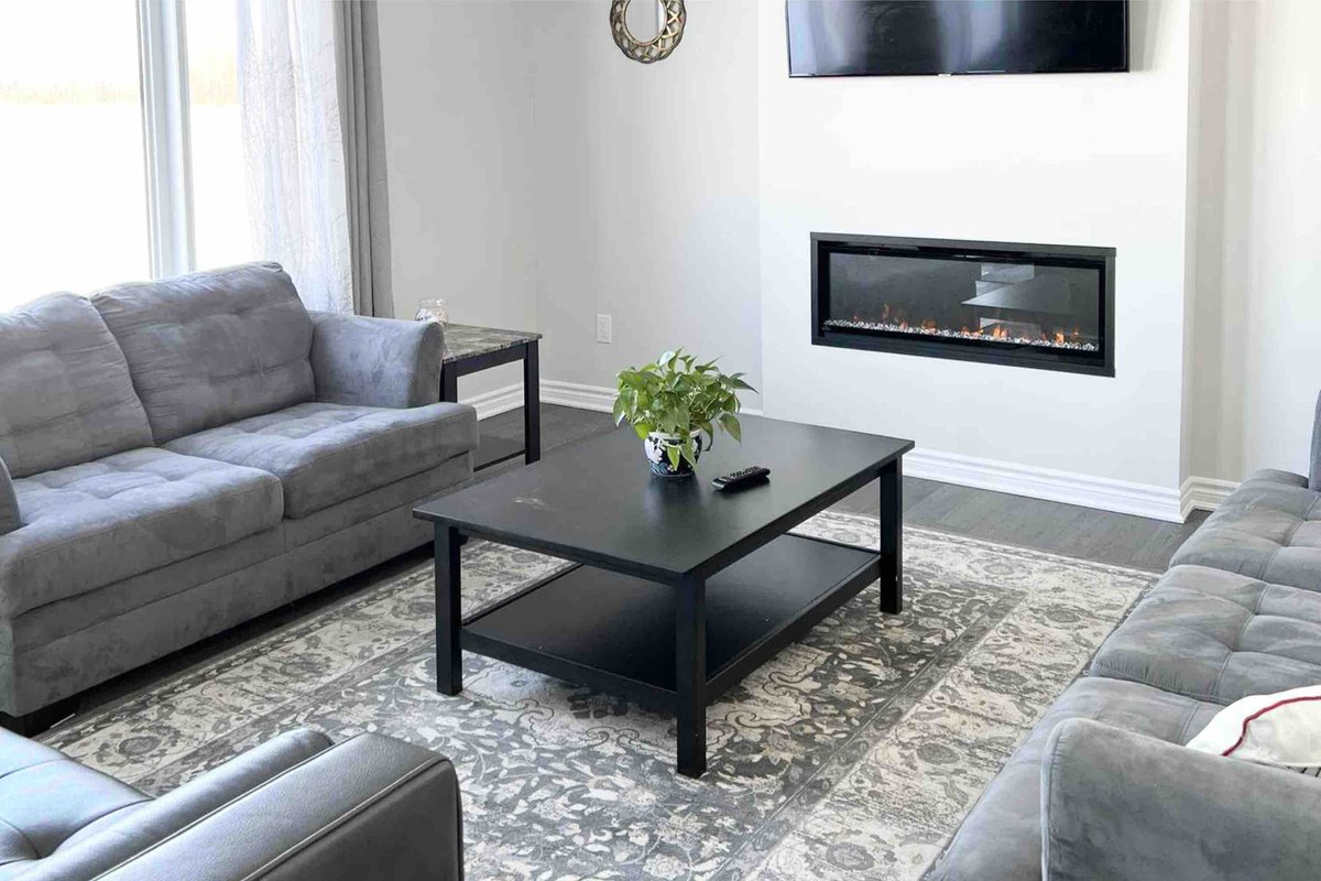 *NEW BUILD* king Suite, free parking/ 15mins to DT