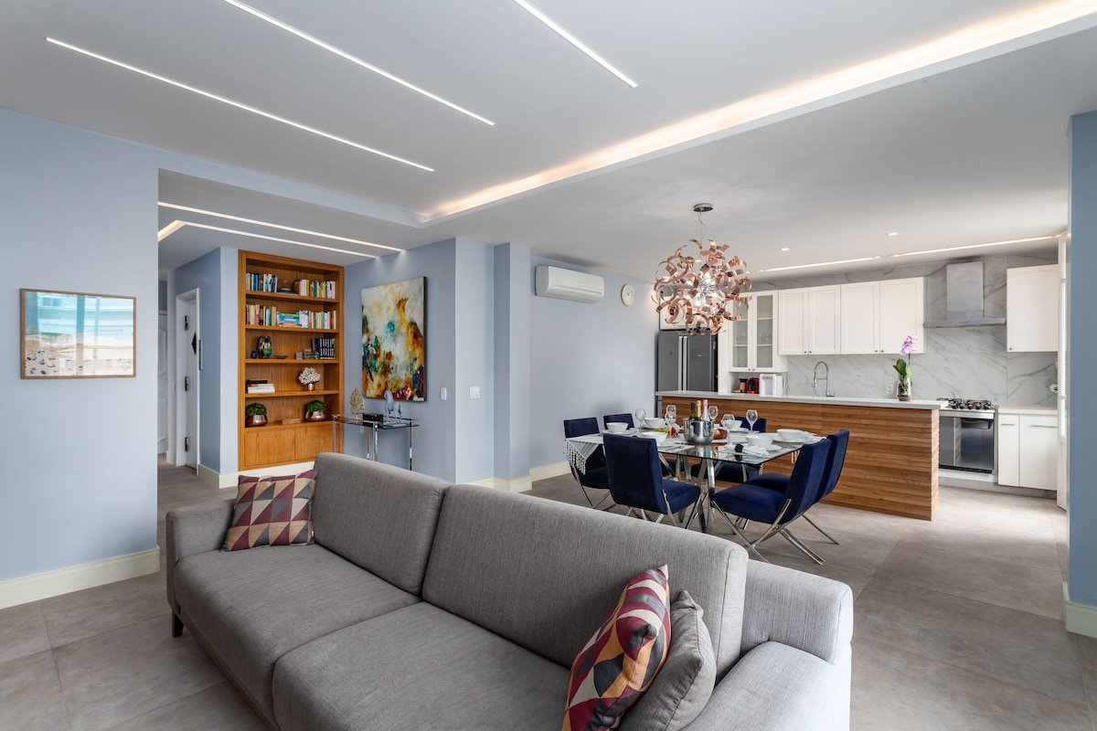 Design 3bdr Penthouse Huge balcony View 3min beach gallery image 3