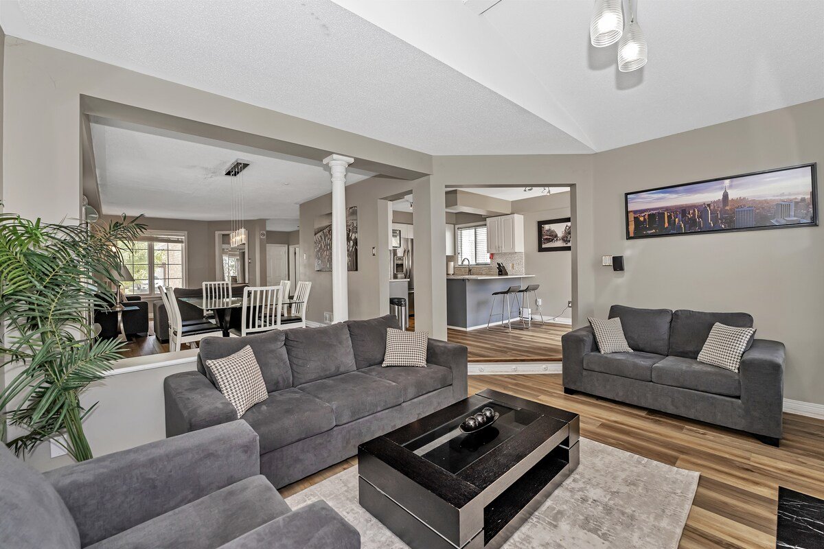 Luxurious single home close to Airport & DT gallery image 3