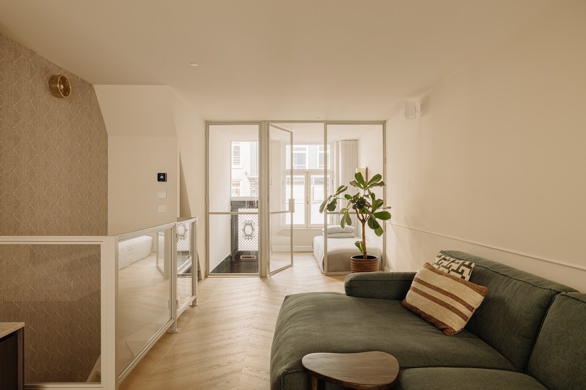 Brand new luxury apartment near Museum Square gallery image 3