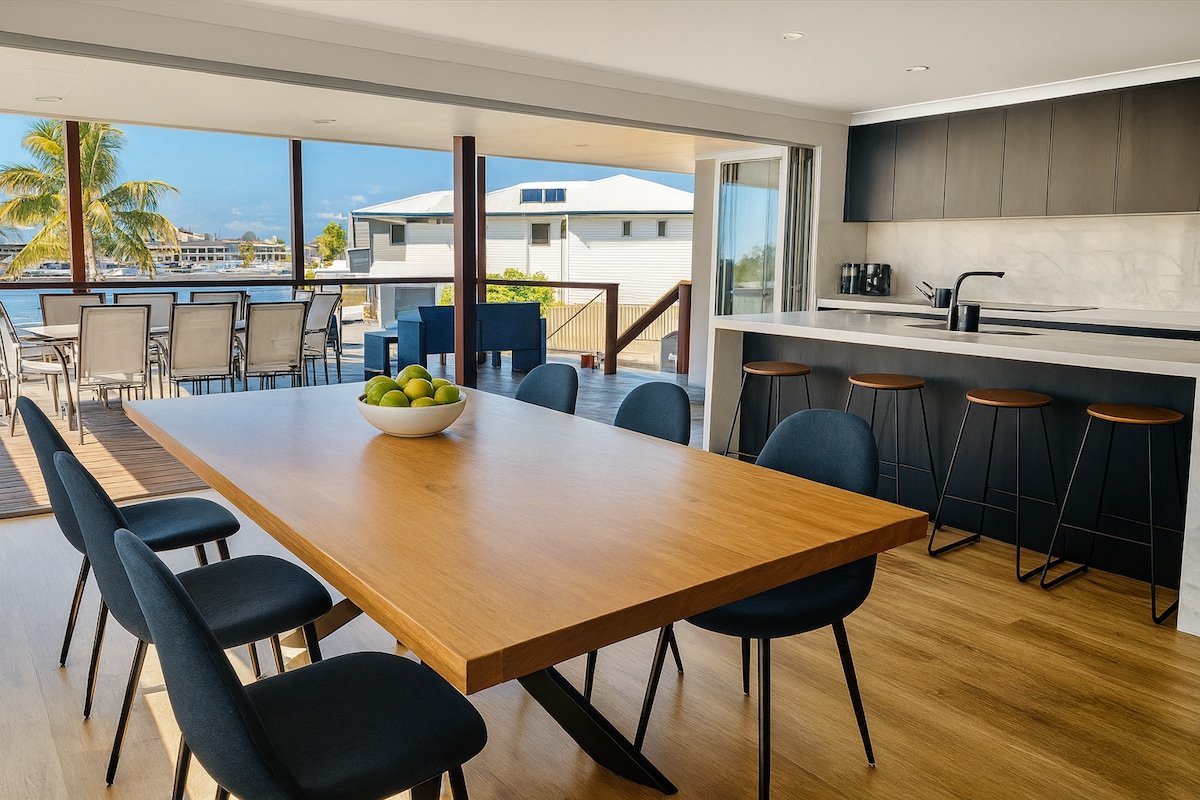 Minyama Waterfront | Pool, Pontoon & Pizza Oven! gallery image 4