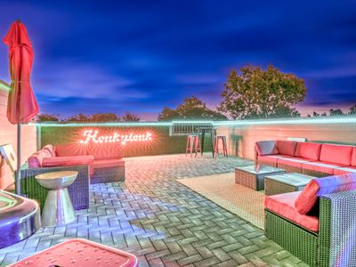 Rooftop Deck • Skyline Views • 15 Beds