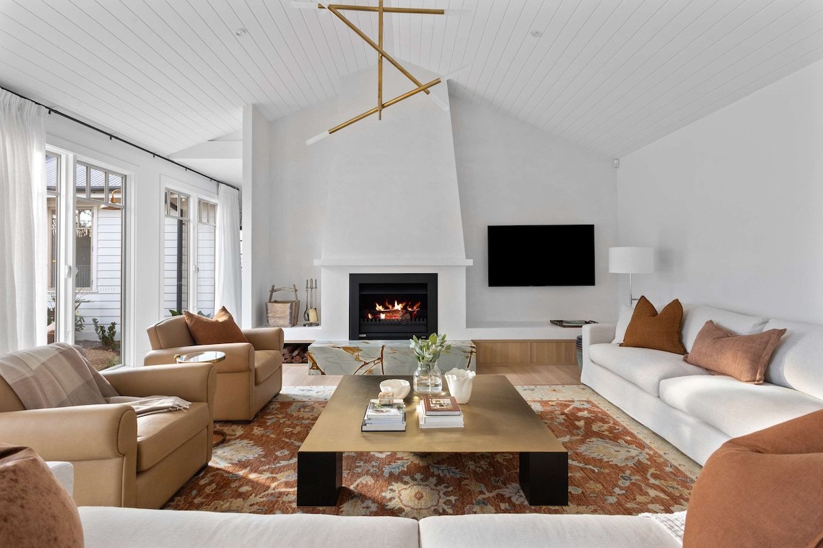 Muskoka, Luxe Retreat with Pool, Spa & Fire Pit gallery image 5