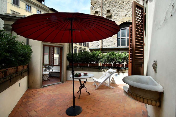Top Luxury Apartment with terrace in Ponte Vecchio gallery image 4