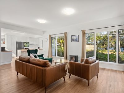 Pelican – Lake Views – Pet Friendly