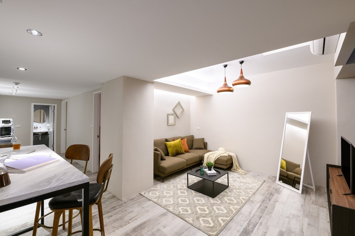 AA/12人房 /兩間獨立房型/ MRT忠孝復興3min /東區市中心/ SoGo微風百貨/雙線捷運 gallery image 2