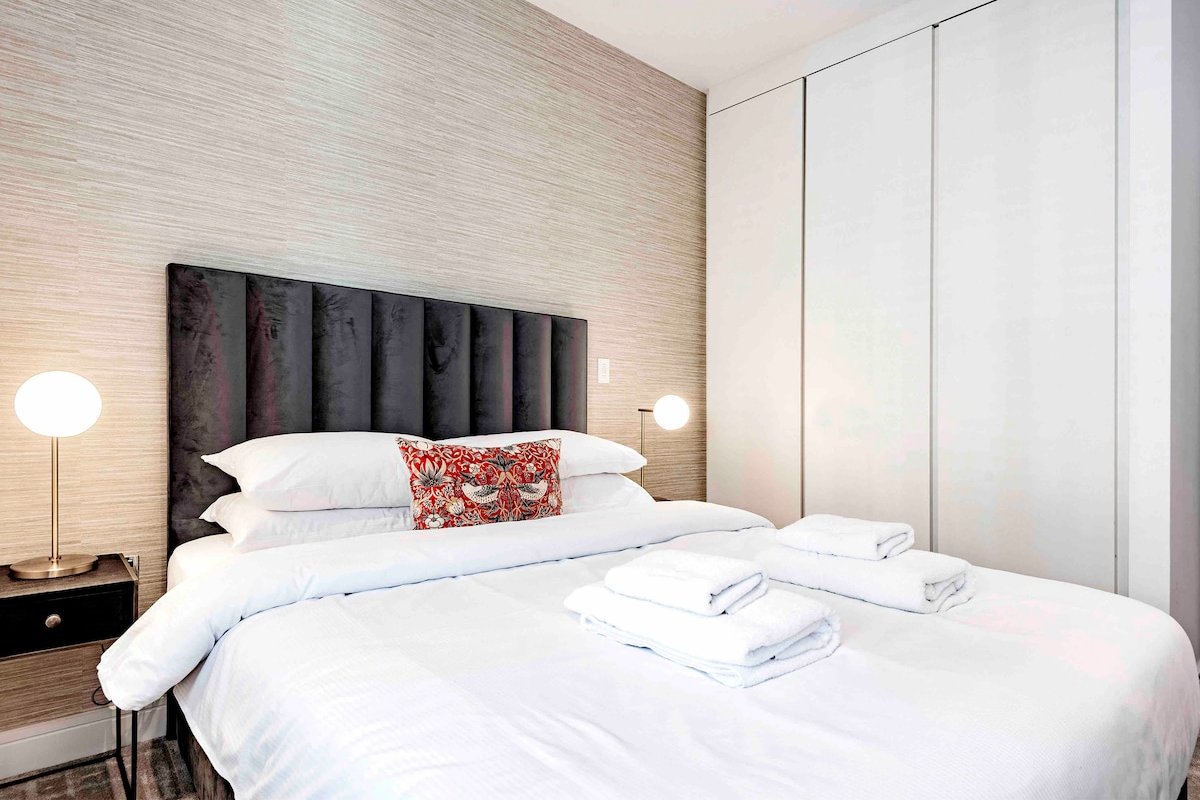 The Smooth Velvet – by Out of Office Lifestyle gallery image 2