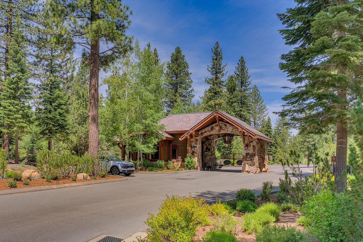 Luxury Home Designed to Perfection! (Lift & Tee)