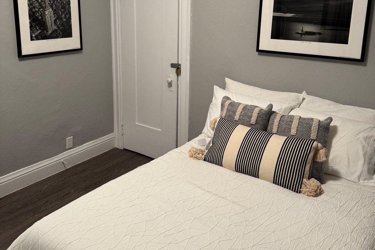 3 Bedroom 2 Bath Nob Hill Condo gallery image 3