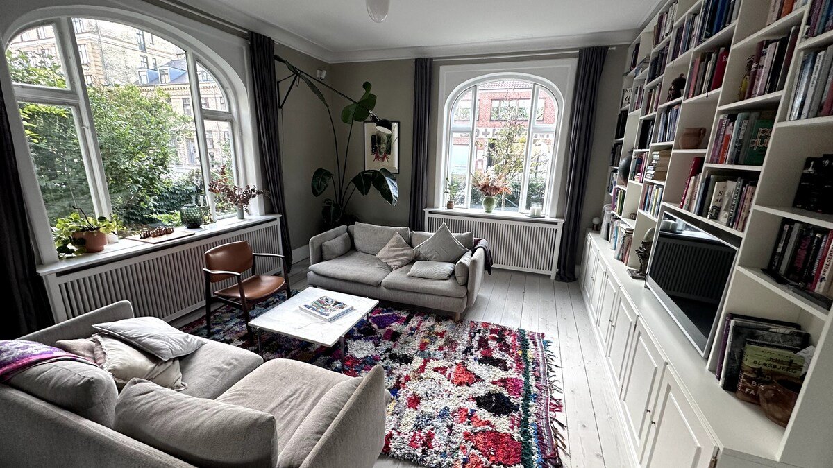 Luxurious, private & centrally-located Villa gallery image 5