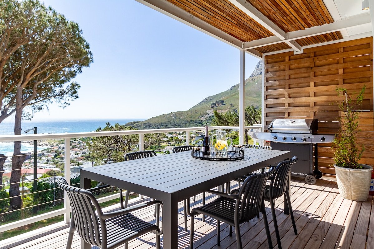 Stylish Home With Ocean & Mountain Views gallery image 3