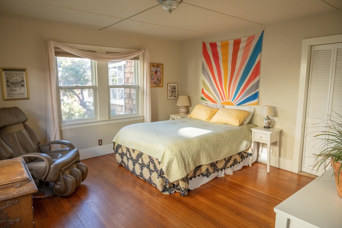 Spacious House & Garden for 8+ (Free Parking) gallery image 5