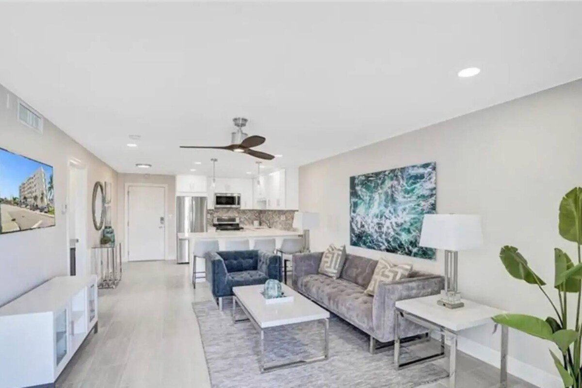 2BR Beach condo – Steps to beach gallery image 4