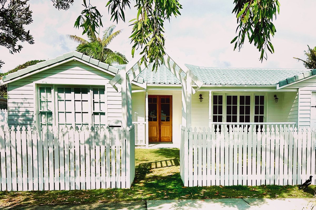 Olive Tree Cottage – 3BR Coastal Chic by uHoliday