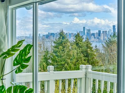 Seattle Skyline Retreat-Sleeps16