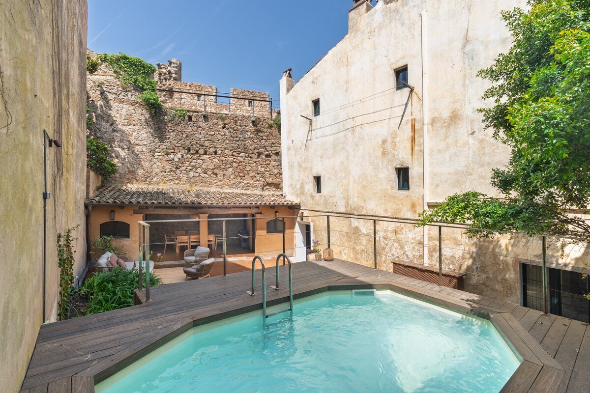 Stay in a 14th-Century House with Pool in Tossa gallery image 4
