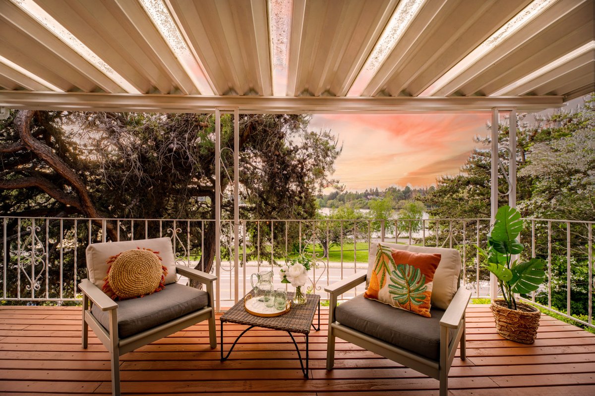 6b4b Newly Remodeled Home w/ Green Lake View