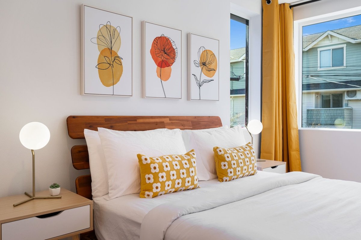 Walk to CapHill 4B2.5B Sleeps 8 w/Rooftop Deck gallery image 5