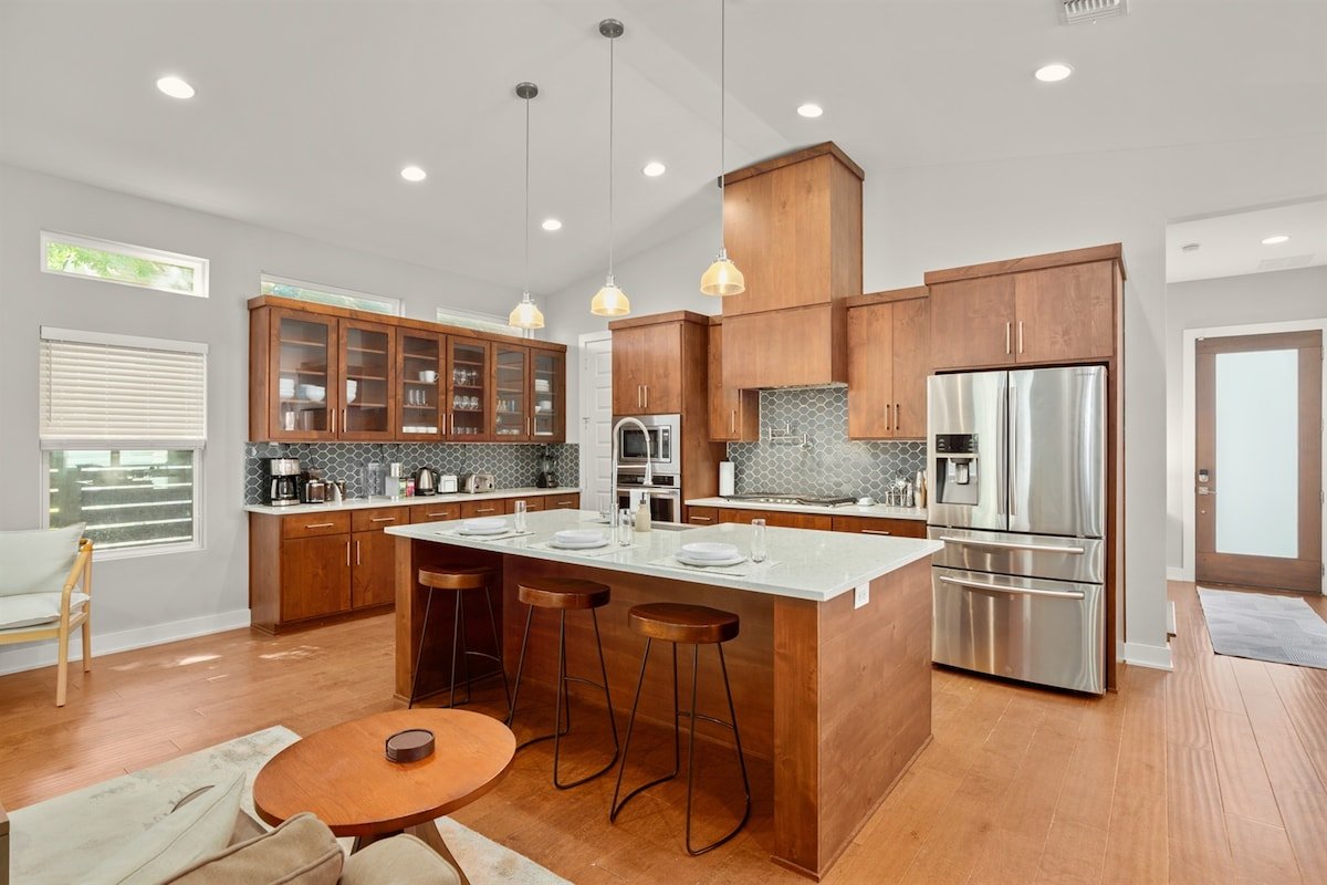 Luxury East Austin near Downtown w/ Heated POOL gallery image 3