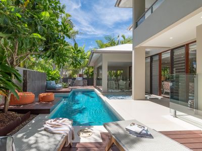 SeaEasta – 4BR Whitehaven Pool & Spa Getaway