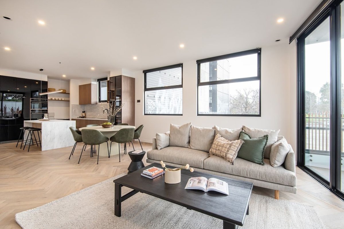 Sport Precinct Luxury Style over four levels gallery image 2