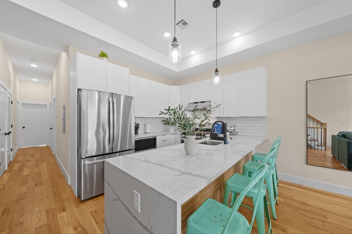 Sky High Retreat near NYC W/Rooftop! gallery image 4