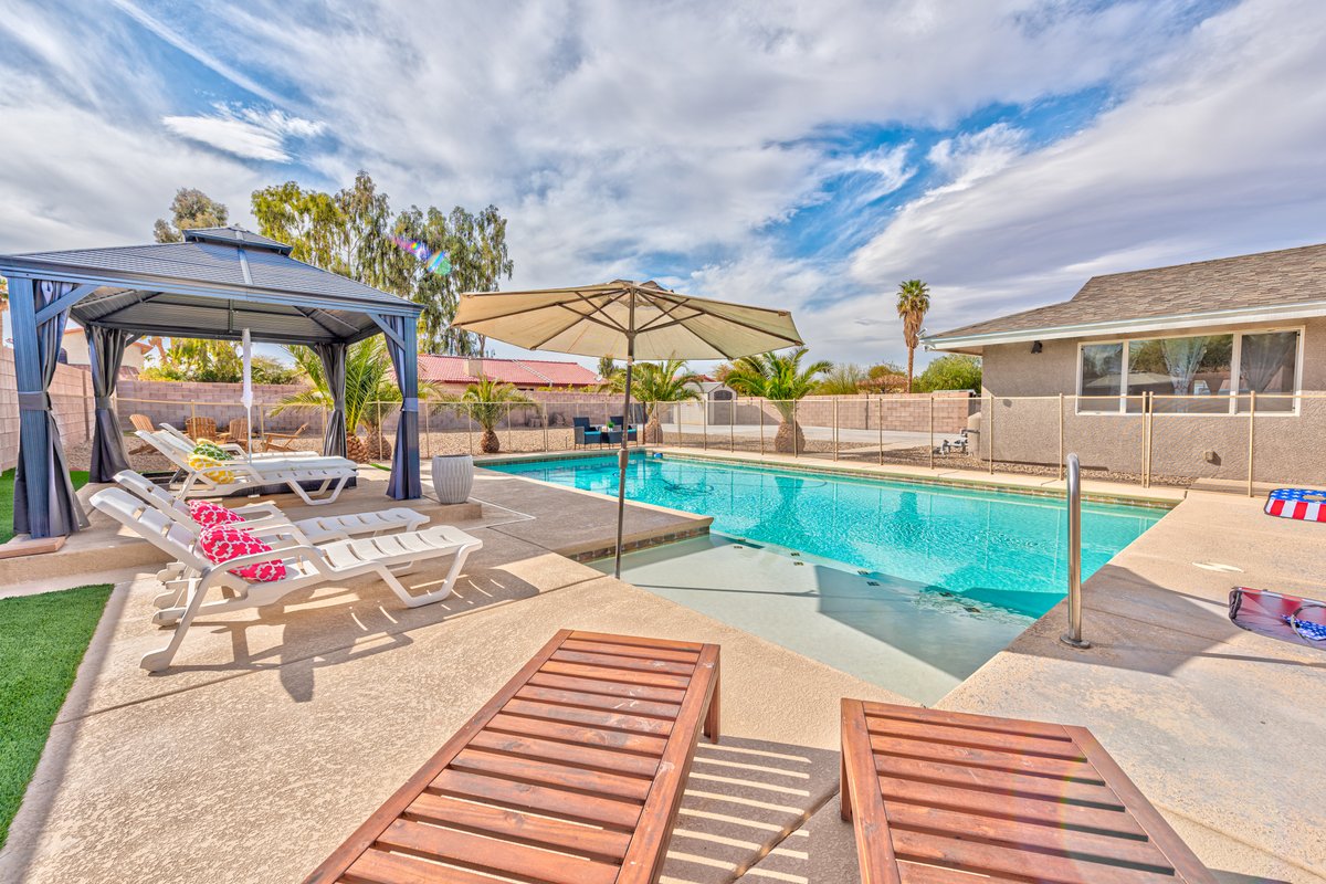 5 Stars 5BDR .5 ACR LOT Big Pool & Game Room!