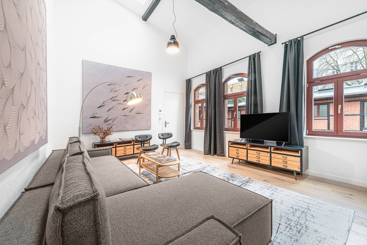 Industrie Loft Mitte, 2BR, 2Bäder, 150m²,4–8 Pers. gallery image 5