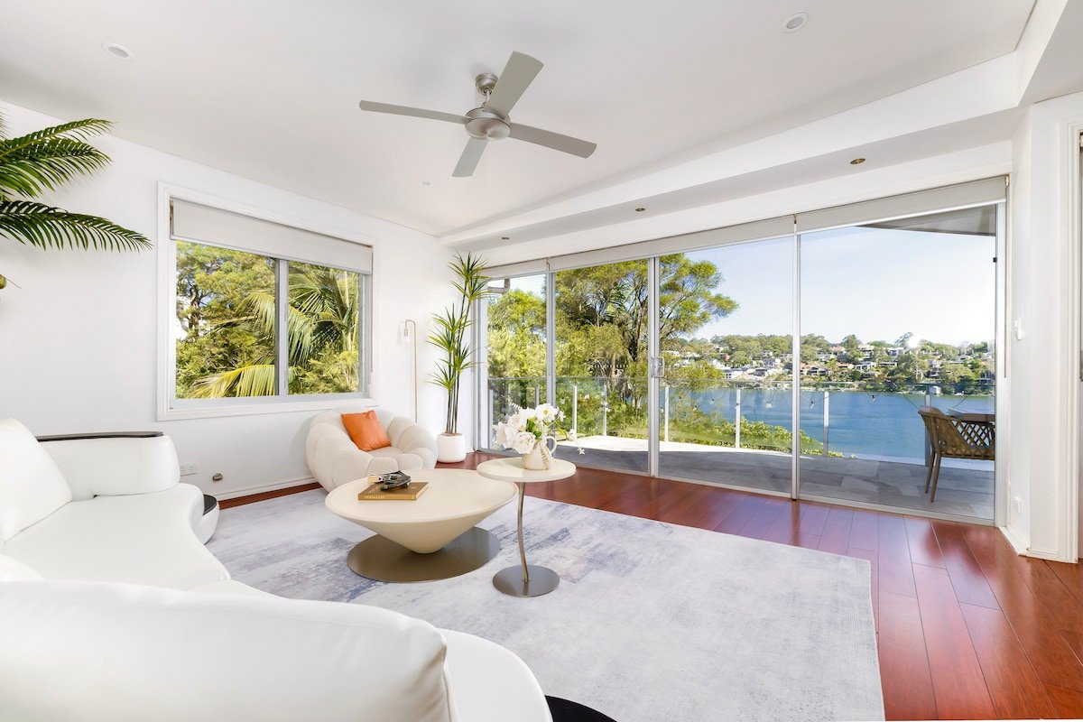 Waterfront Retreat w/ 2 Jetty – Close to Airport gallery image 3