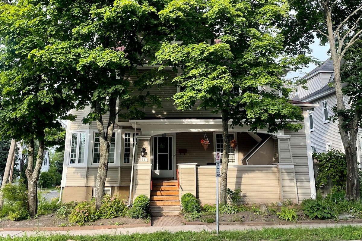 Downtown character 4 bedroom perfect location gallery image 4