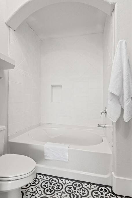 Gated, Quiet, Close to Vandy and 440, Pet Friendly gallery image 3