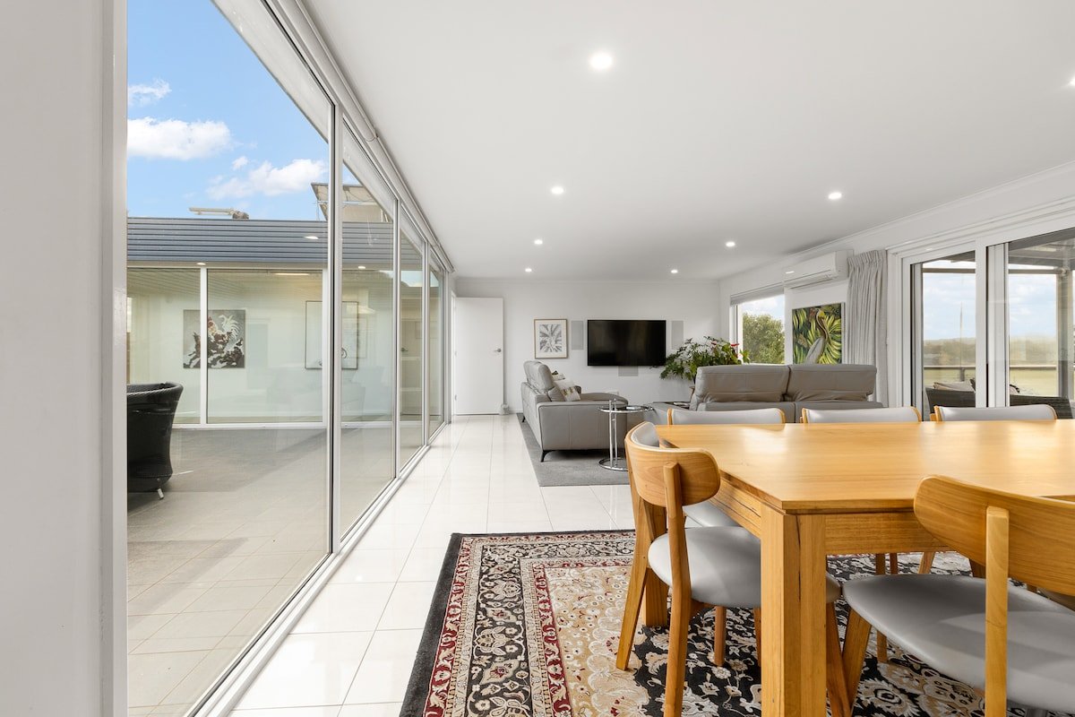 Riverside Lake House, Launceston gallery image 4