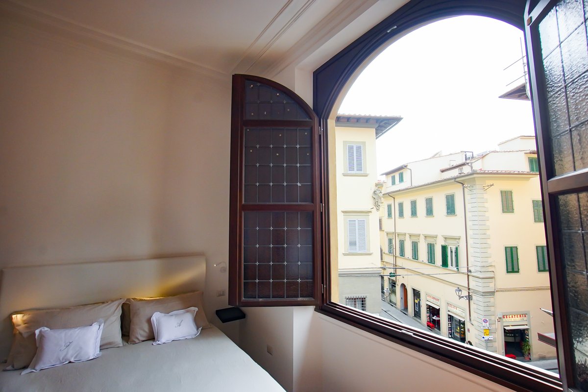 4 Bedrooms +4 Bathrooms+ LIFT | Novella Boutique