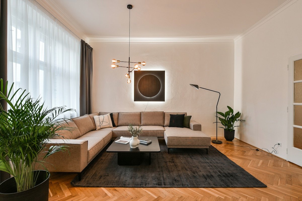 Charming Stylish 3BR Apartment by Stepan No. 6 gallery image 2