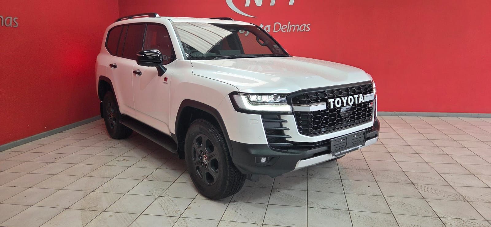 TOYOTA LANDCRUISER 300 V6 3.5T 1M HEV GR-S for Sale in South Africa